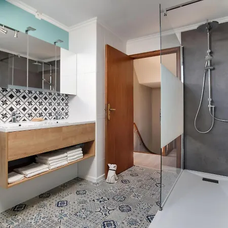 Luxurious In With Swimming Pool *